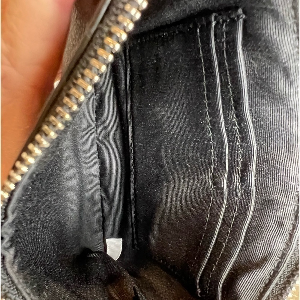 COACH CORNER ZIP SIGNATURE WALLET - Picture 7 of 7